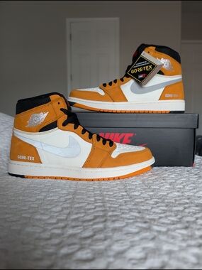 Nike Air Jordan 1 GORE-TEX White & Orange High